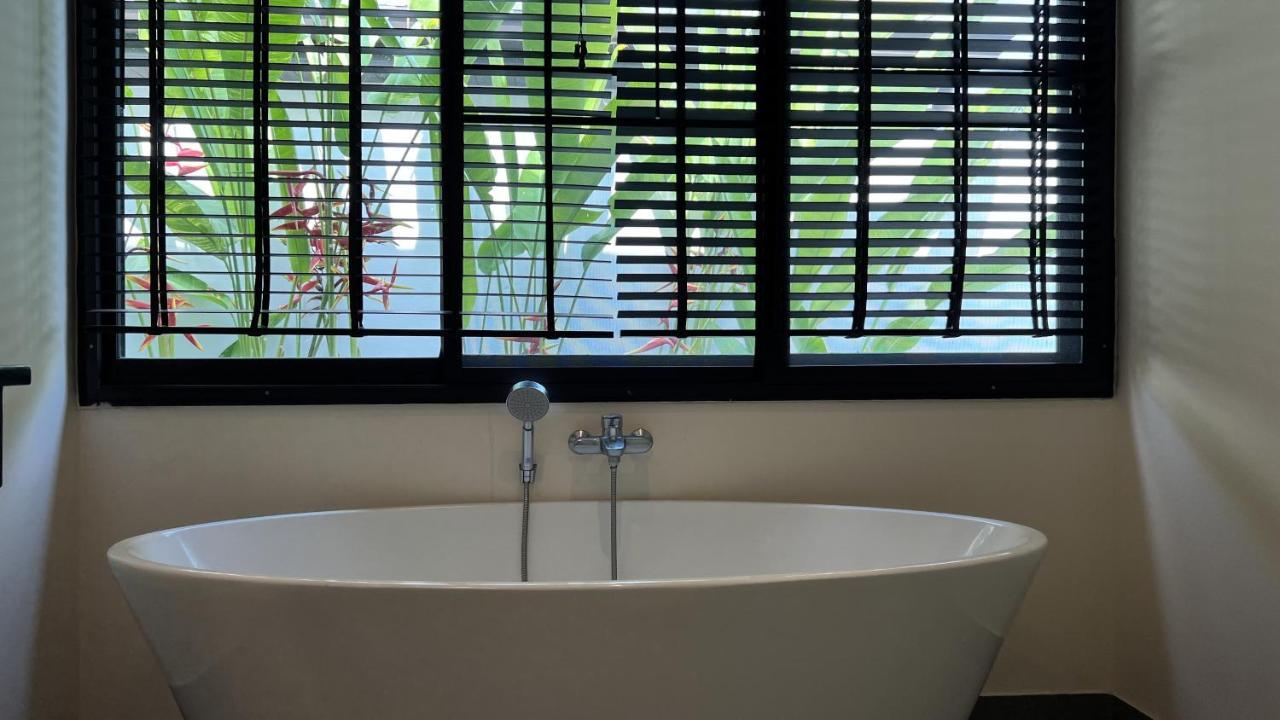 Plunge Tropic Villas 2 Naiharn Rawai Buitenkant foto